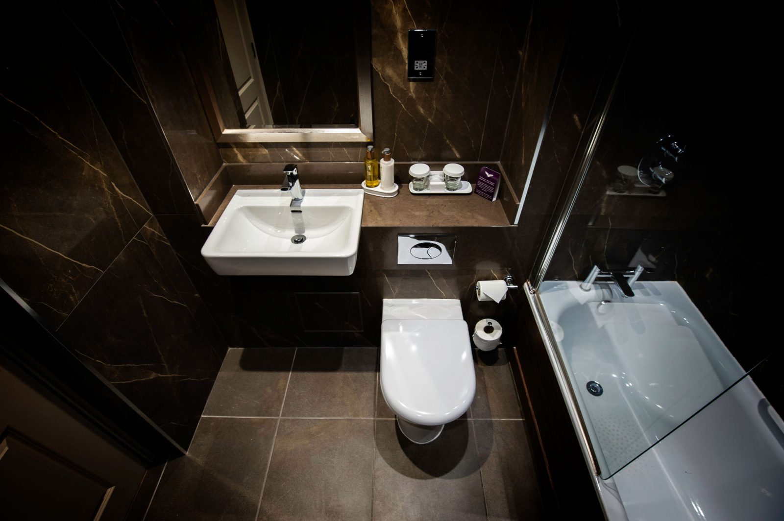 standard-superior-bathroom