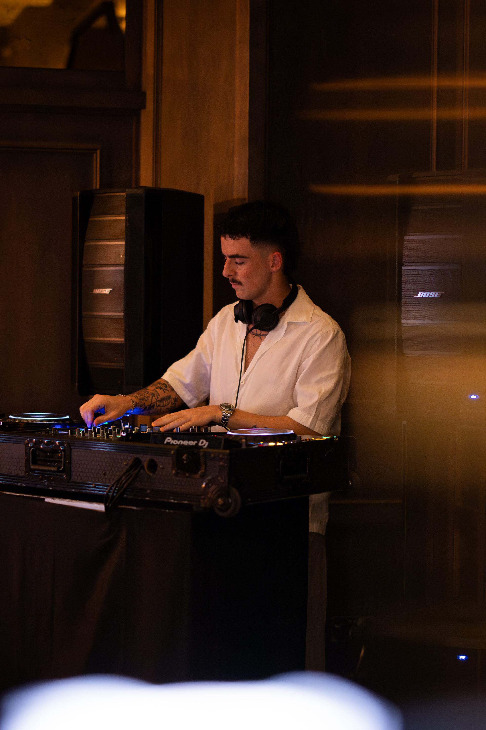 Live DJ Sirens Champagne Bar
